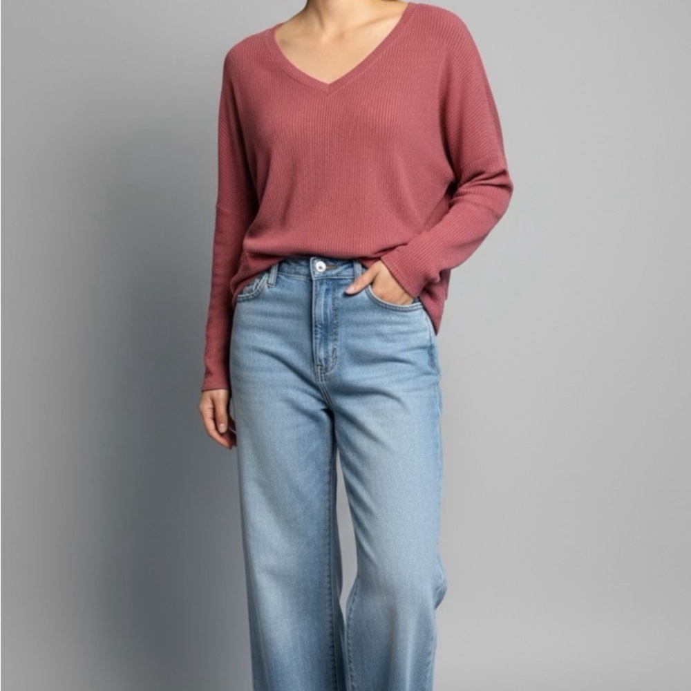 Ribbed Knit V-Neck Sweater in Pink